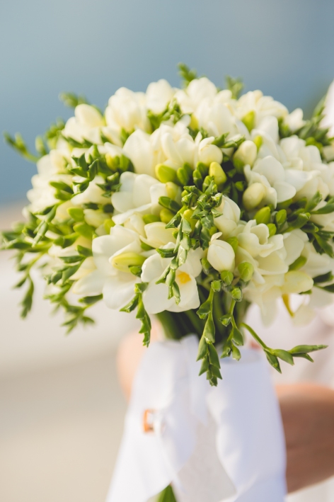 Elite-Events-bridal-bouquet-Santorini-wedding-Dana-Villas